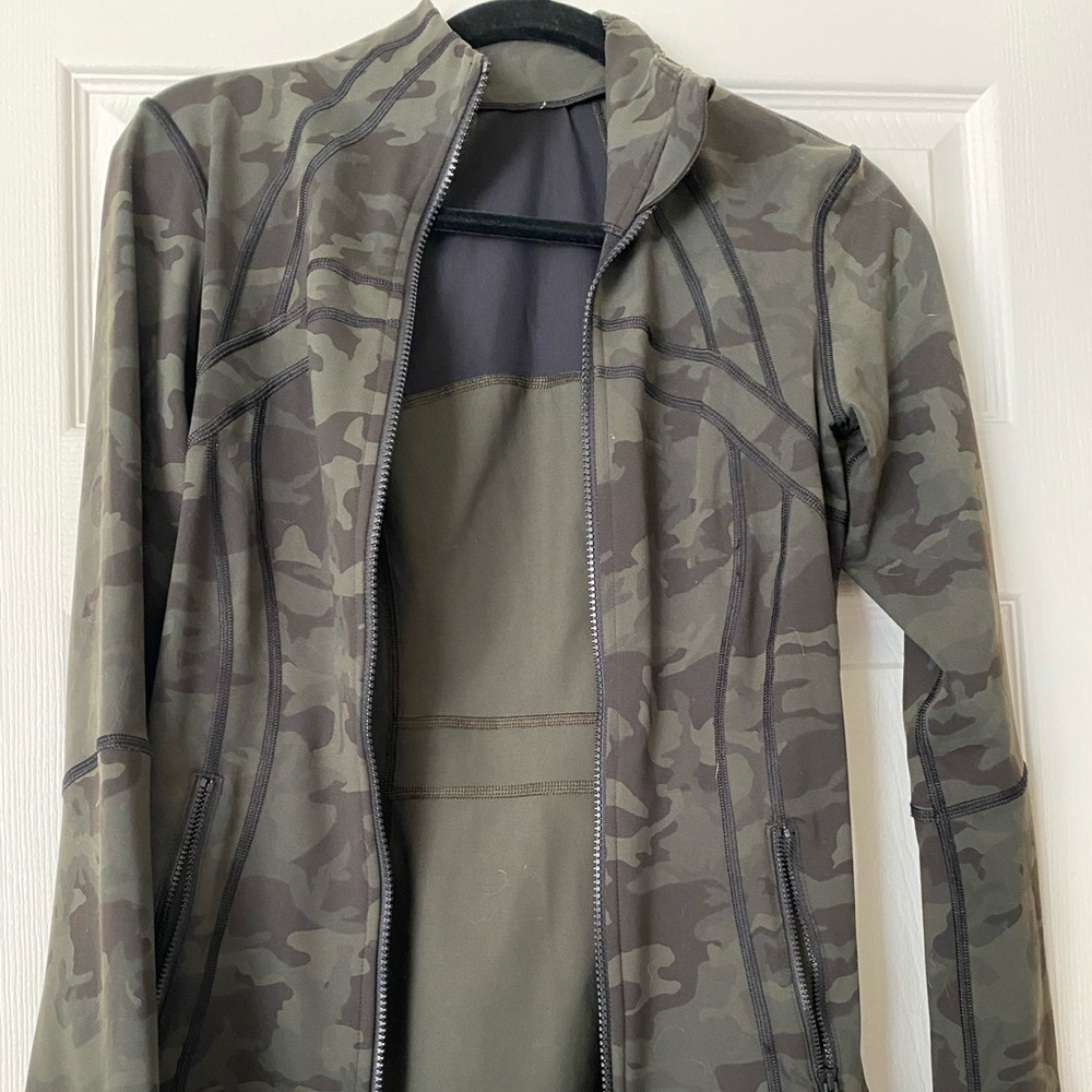 Lululemon camo print define jacket size 6